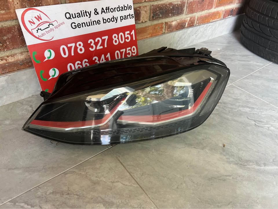 VW Golf 7.5 GTI Headlight xenon left - Private Seller