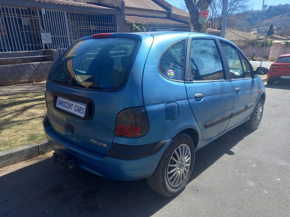 2010 RENAULT MAGANE 1.4 PETROL, MANUAL, BLUE COLOR, MILEAGE 105000KMS