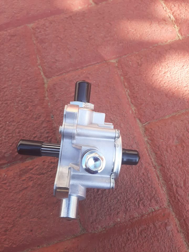 TOYOTA HILUX 3L/5L VACUUM PUMP. BRAND NEW. FOR VARIOUS OTHER CARS TOO - Private Seller TOYOTA HILUX 3L/5L VACUUM PUMP. BRAND NEW. FOR VARIOUS OTHER CARS TOO - Private Seller