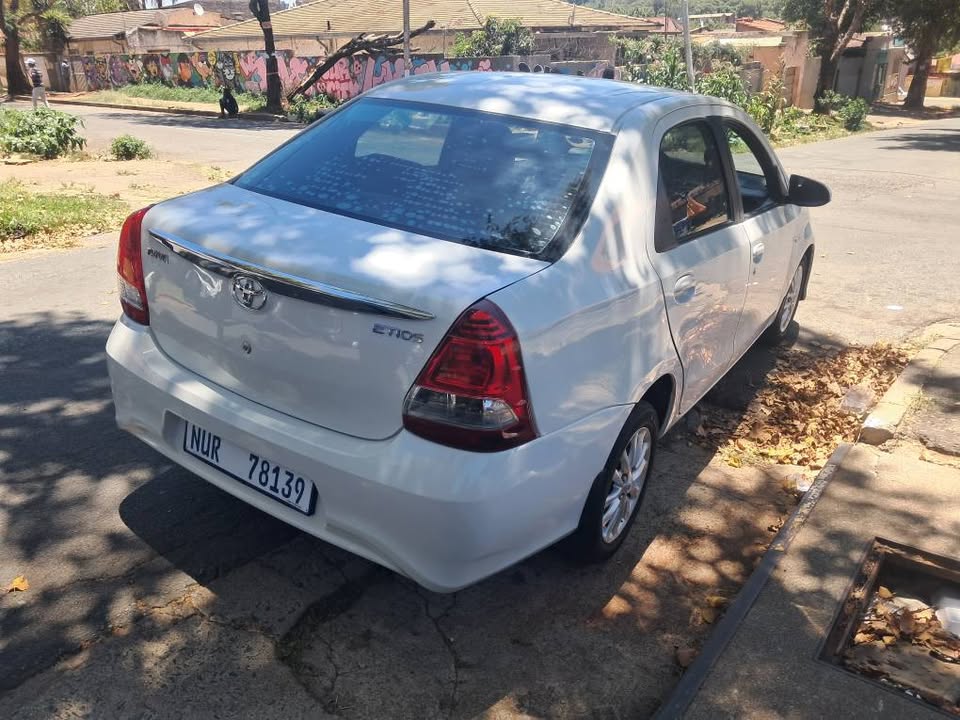 Toyota Etios Sedan 1.5 2015 for sale