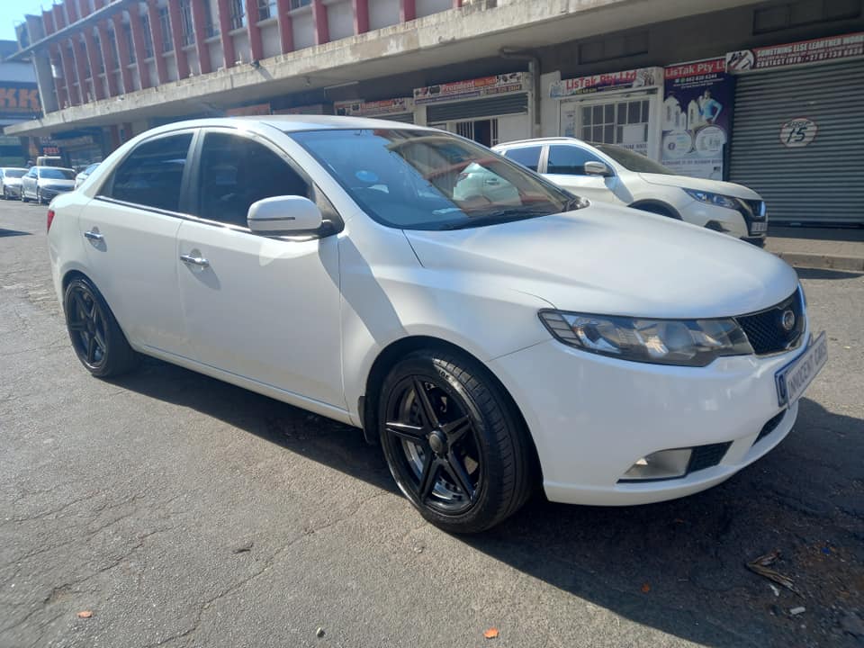 2014 KIA CERATO SEDAN 1.6 PETROL ENGINE MANUAL, WHITE COLOR