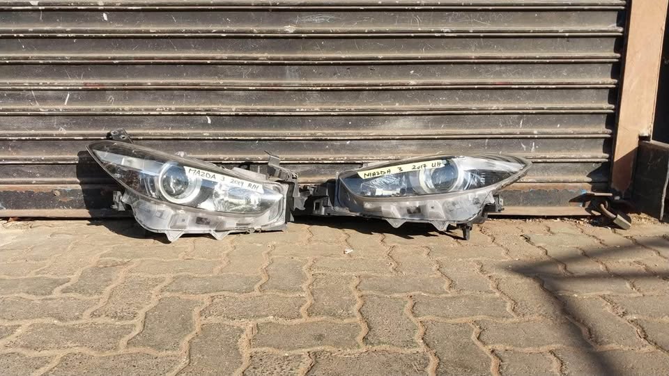 Mazda 3 headlight 2019 - Private Seller Mazda 3 headlight 2019 - Private Seller