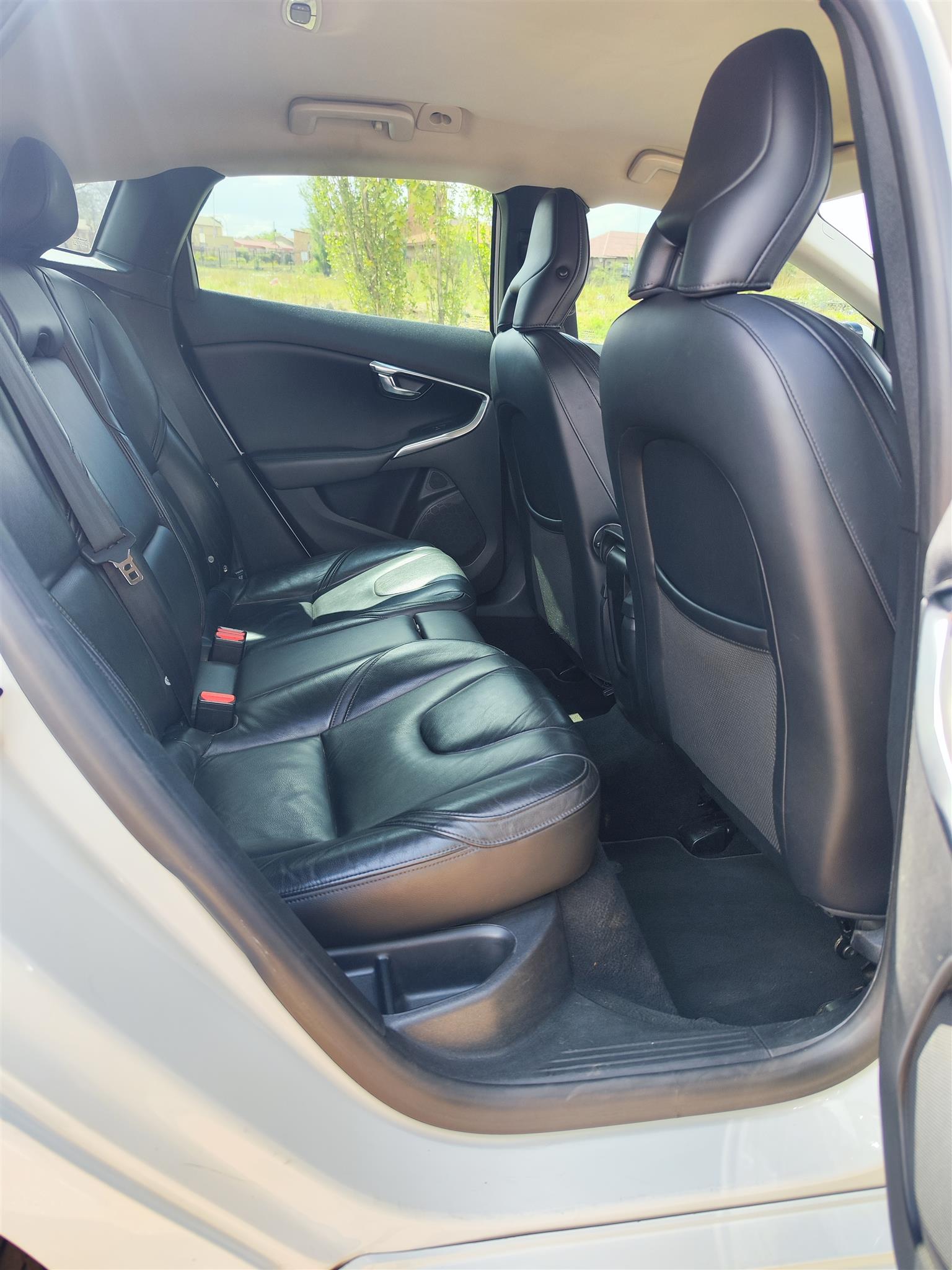 Used 2013 Volvo V40 T3 Elite - Private Seller Used 2013 Volvo V40 T3 Elite - Private Seller