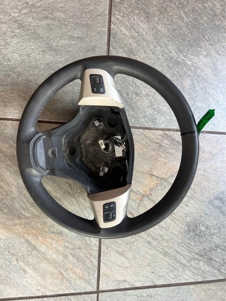 Opel Corsa Lite/ Astra/ Meriva/Gamma Steering Wheels For Sale Call or whatsapp - Private Seller