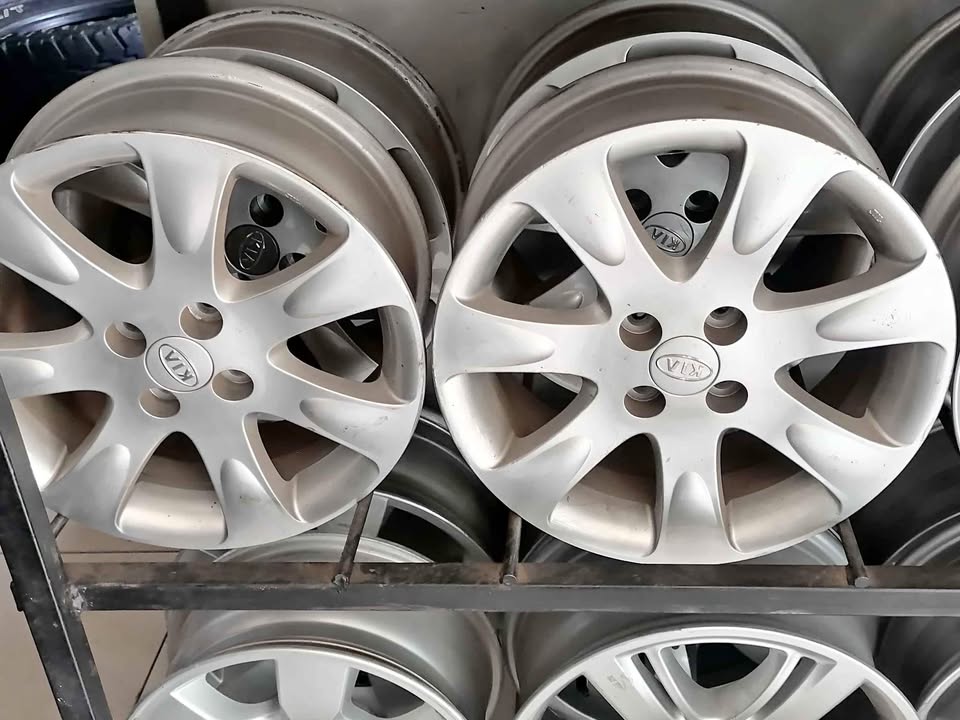 Kia 16inch Set Of Mag Rims - Private Seller Kia 16inch Set Of Mag Rims - Private Seller