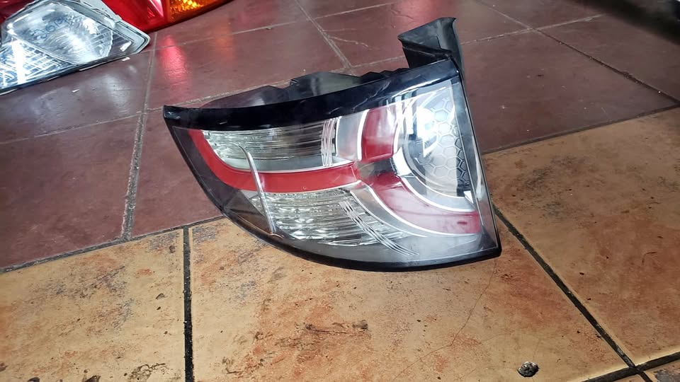 Land Rover Discovery sport tail light - Private Seller Land Rover Discovery sport tail light - Private Seller