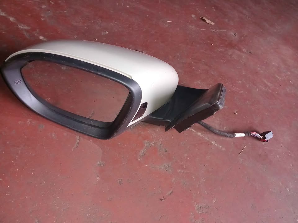 Vw Taigo Left side Mirror electric