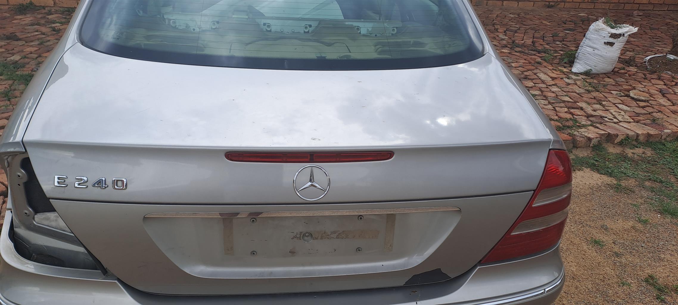 E-Class W211 boot/trunk/boot lid for prefaced - Private Seller