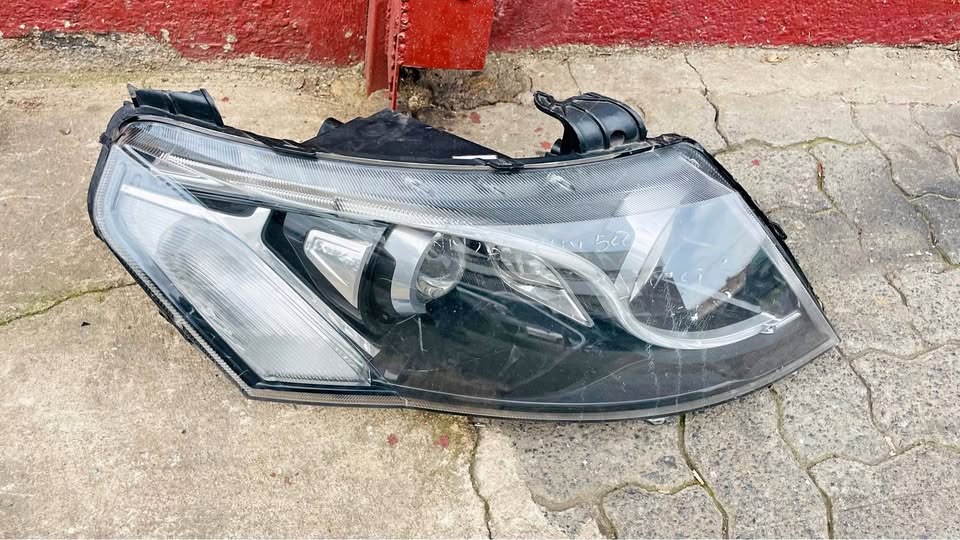 Mahindra XUV500 headlight - Private Seller Mahindra XUV500 headlight - Private Seller