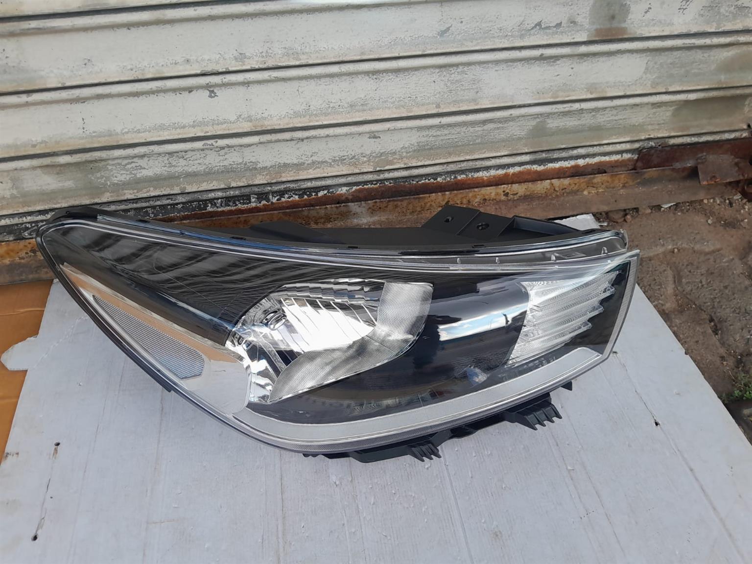 2018-2023 KIA RIO RIGHT SIDE HEADLIGHT FOR SALE - Private Seller