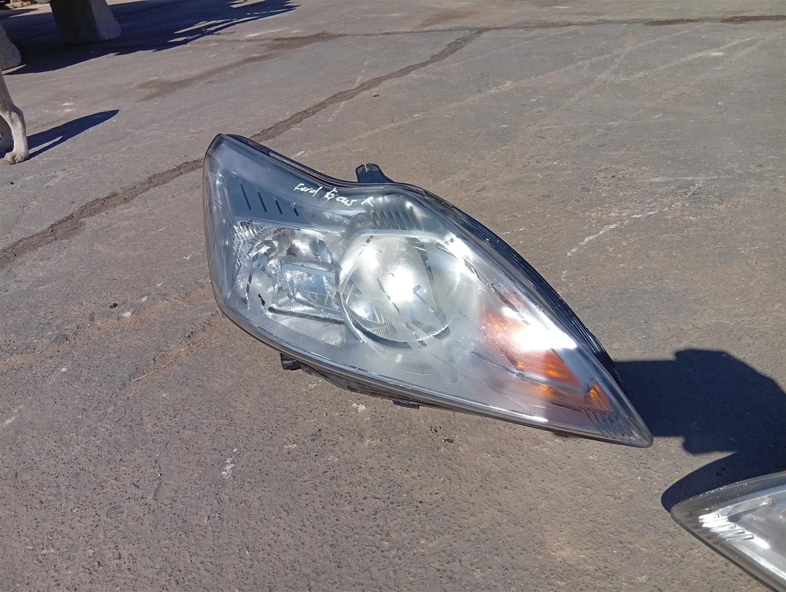 2009 ford focus left and right headlight - Private Seller 2009 ford focus left and right headlight - Private Seller