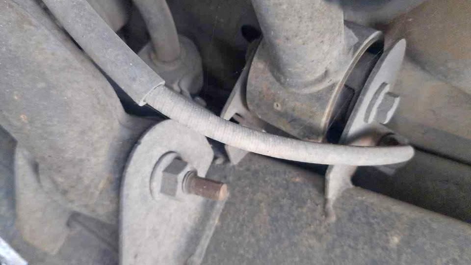 Land Rover Discovery 3 TDV6 handbrake cable - Private Seller