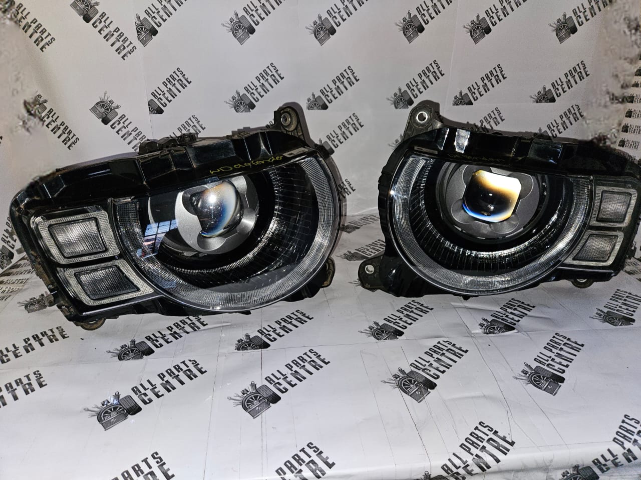 Land Rover Defender 2020-2021 Used Headlights Land Rover Defender 2020-2021 Used Headlights