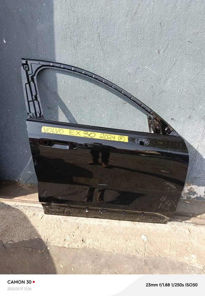 Volvo EX30 2024 Right front door - Private Seller Volvo EX30 2024 Right front door - Private Seller