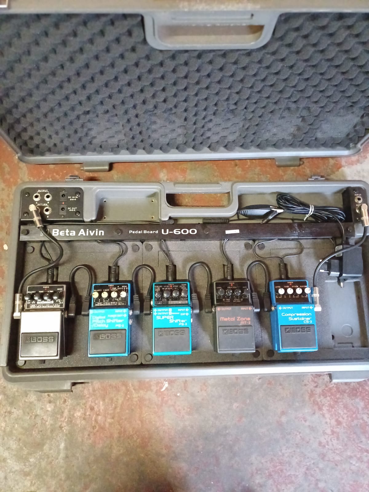 PEDALBOARD INCLUDING 5 BOSS PEDALS