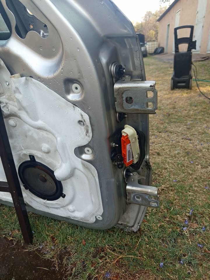 Used Jeep Cherokee KJ front passenger door (without door card) - Private Seller