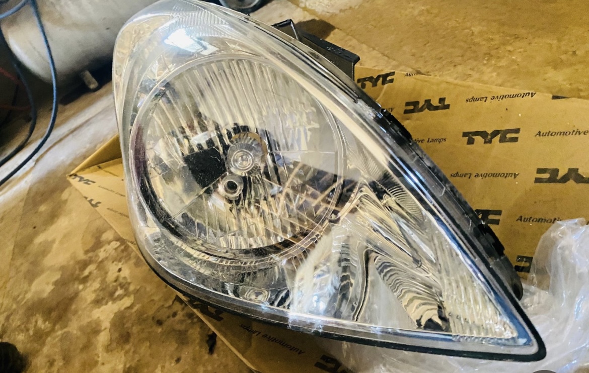 Hyundai I20 Headlamp Right Side Manual 2009-2012 - Private Seller