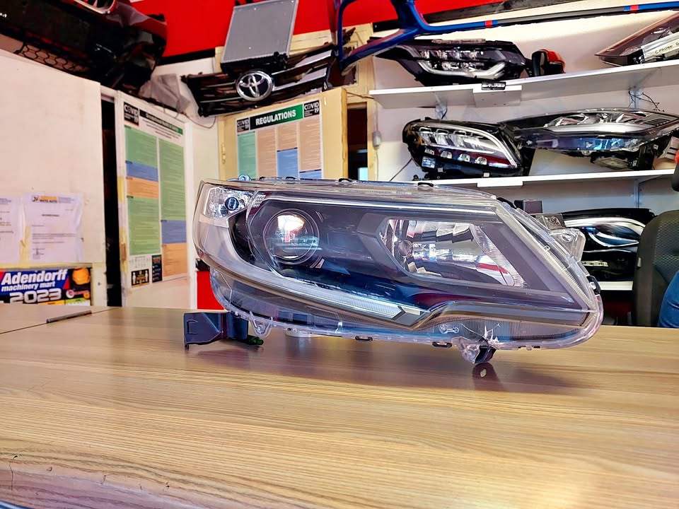 2018 HONDA JAZZ RIGHTSIDE HEADLIGHT FOR SALE IN GOOD CONDITION - Private Seller 2018 HONDA JAZZ RIGHTSIDE HEADLIGHT FOR SALE IN GOOD CONDITION - Private Seller