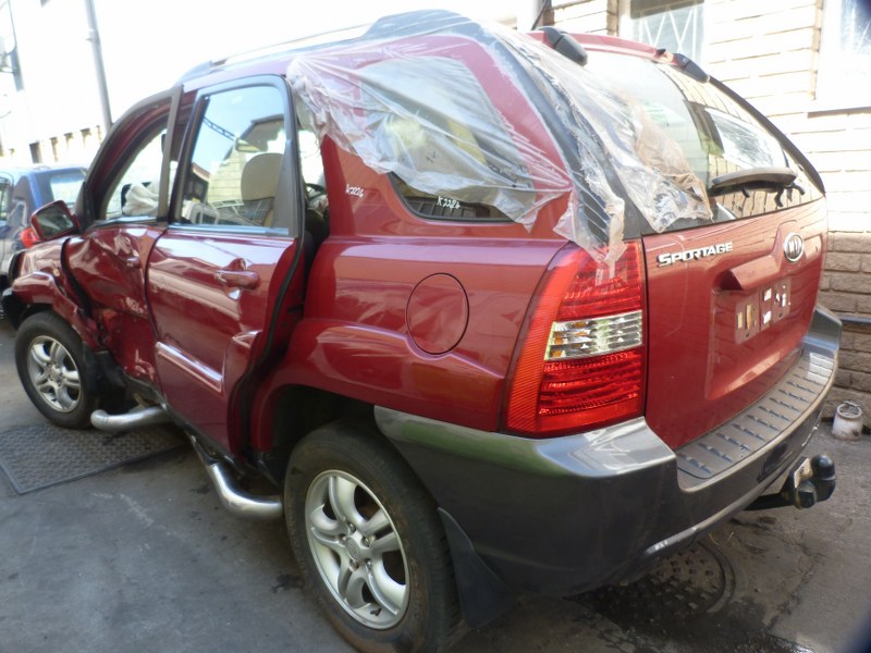 Kia Sportage 2.0 AT Red - 2008 STRIPPING FOR SPARES - Private Seller Kia Sportage 2.0 AT Red - 2008 STRIPPING FOR SPARES - Private Seller