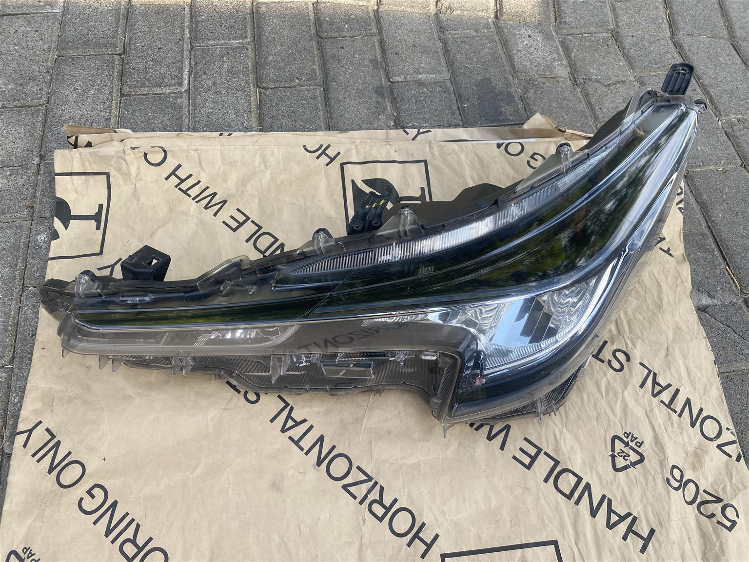 2022 TOYOTA COROLLA LED HEADLIGHT LEFT SIDE FOR SALE. IN PRISTINE CONDITION