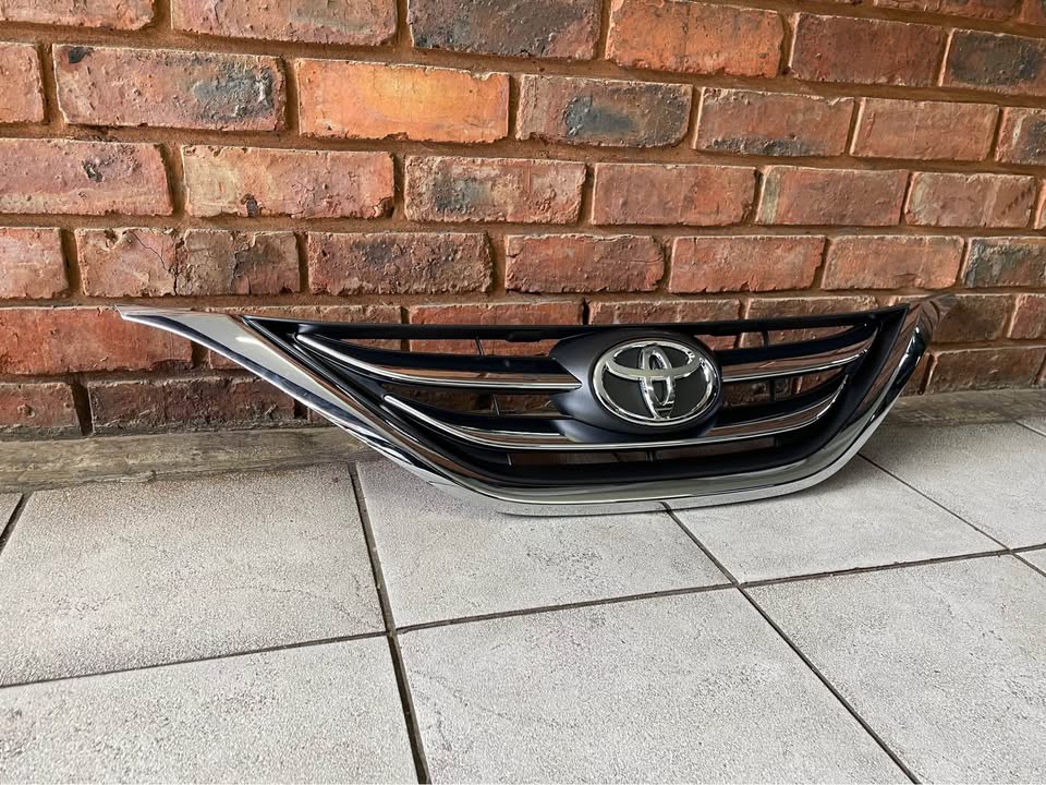 Toyota starlet main grill