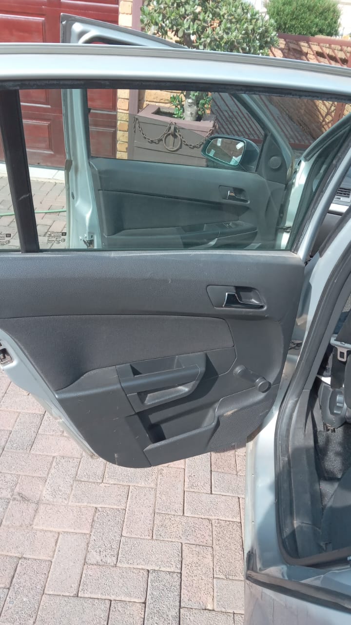 Opel astra 1.6. It is a 2009