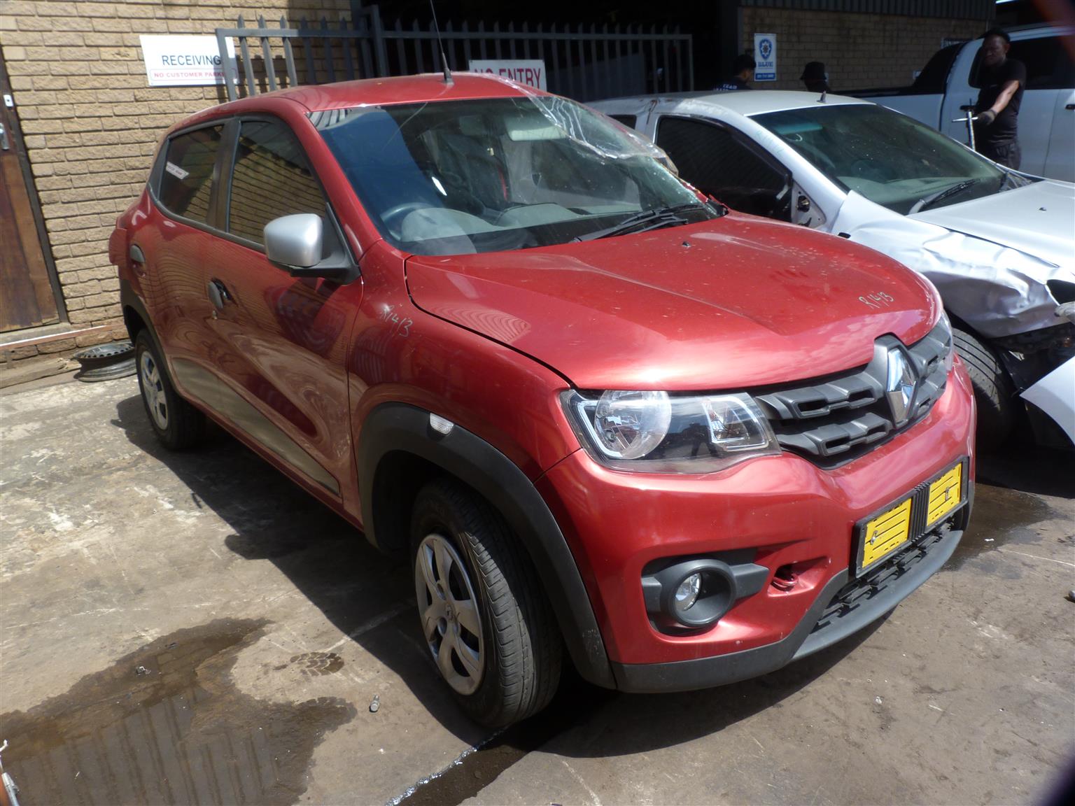 Renault Kwid 1.0 Dynamique Easy-R AT Red - 2018 STRIPPING FOR SPARES - Private Seller