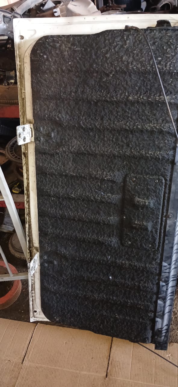 NISSAN NP200 TAILGATE SLIGHTLY DAMAGED FOR SALE R - Private Seller