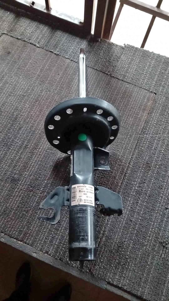 Alfa Romeo Giulietta Left Front Shock - Private Seller Alfa Romeo Giulietta Left Front Shock - Private Seller