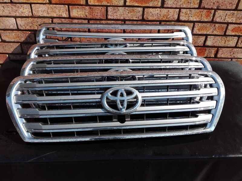 Toyota Land Cruiser 200 Main Grill - Private Seller