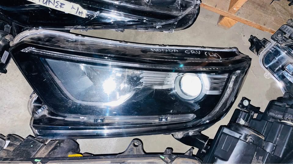 Honda CR-V headlight 2017/19 - Private Seller Honda CR-V headlight 2017/19 - Private Seller