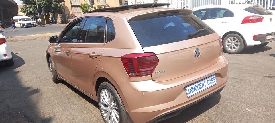 2018 VW POLO 8 HIGH HIGHLINE.. 1.0 MANUAL TRANSMISSION.. GOLD COLOUR.. WITH 72000KM.