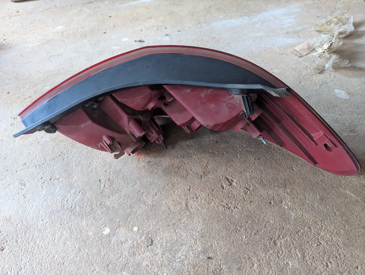 Hyundai i20 2012 model left taillight available for sale at low cost - Private Seller