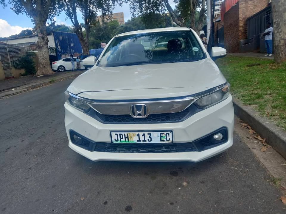 2020 Honda Amaze 1.2 Petrol, Manual, White,. Leather seat Service book