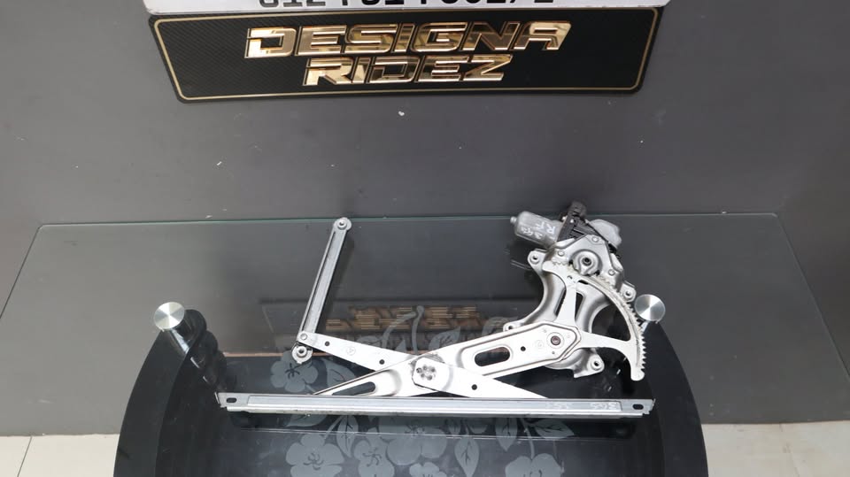 LEXUS GS350 RIGHT FRONT WINDOW MECHANISM - Private Seller LEXUS GS350 RIGHT FRONT WINDOW MECHANISM - Private Seller