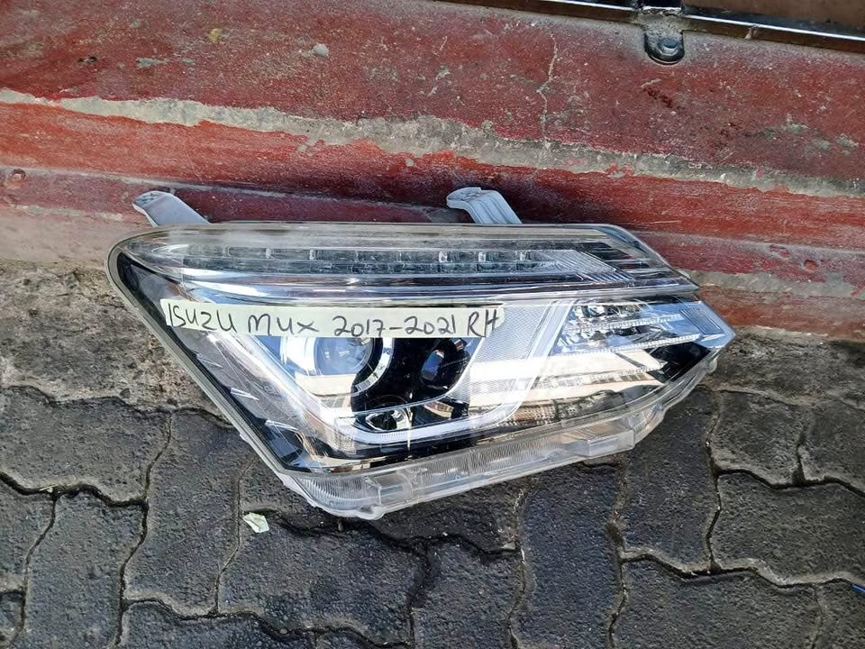 Isuzu MUX headlight 2017/21 - Private Seller Isuzu MUX headlight 2017/21 - Private Seller