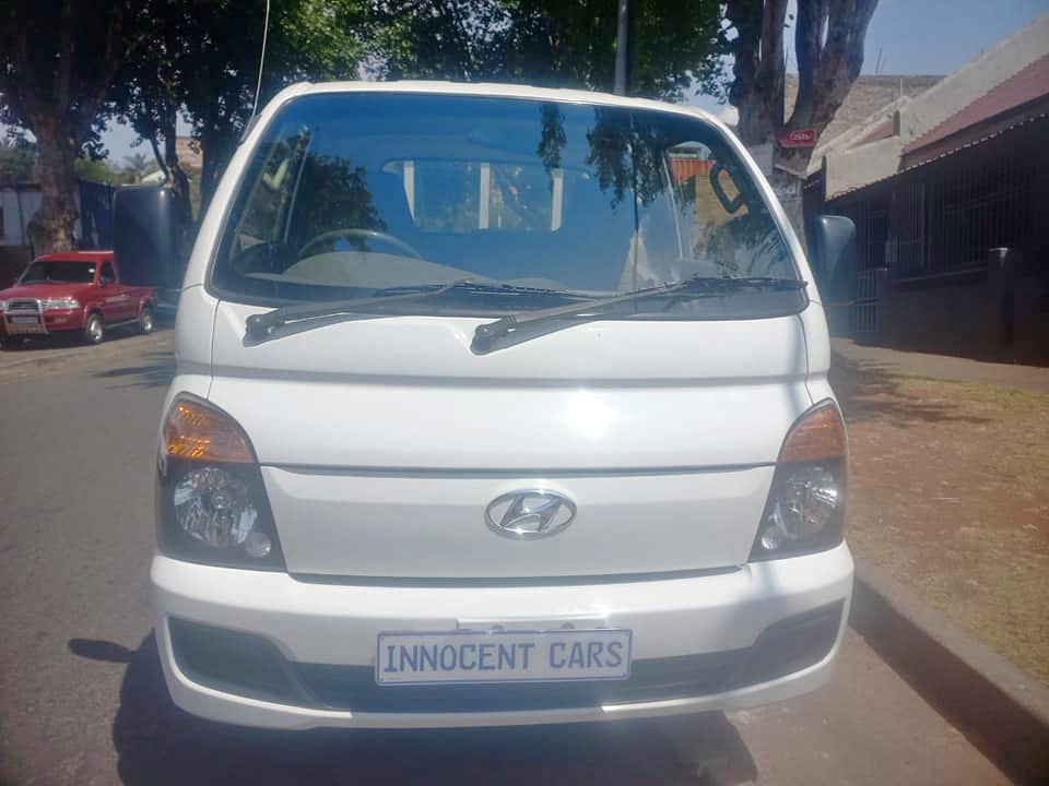 2018 HYUNDAI H100 BAKKIE 2.6 DIESEL, MANUAL, WHITE COLOR, MILEAGE 85000KMS