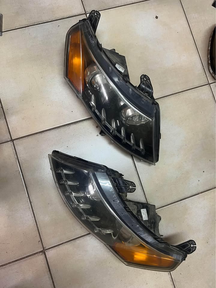 2012 Mahindra XUV 500 headlights available - Private Seller 2012 Mahindra XUV 500 headlights available - Private Seller