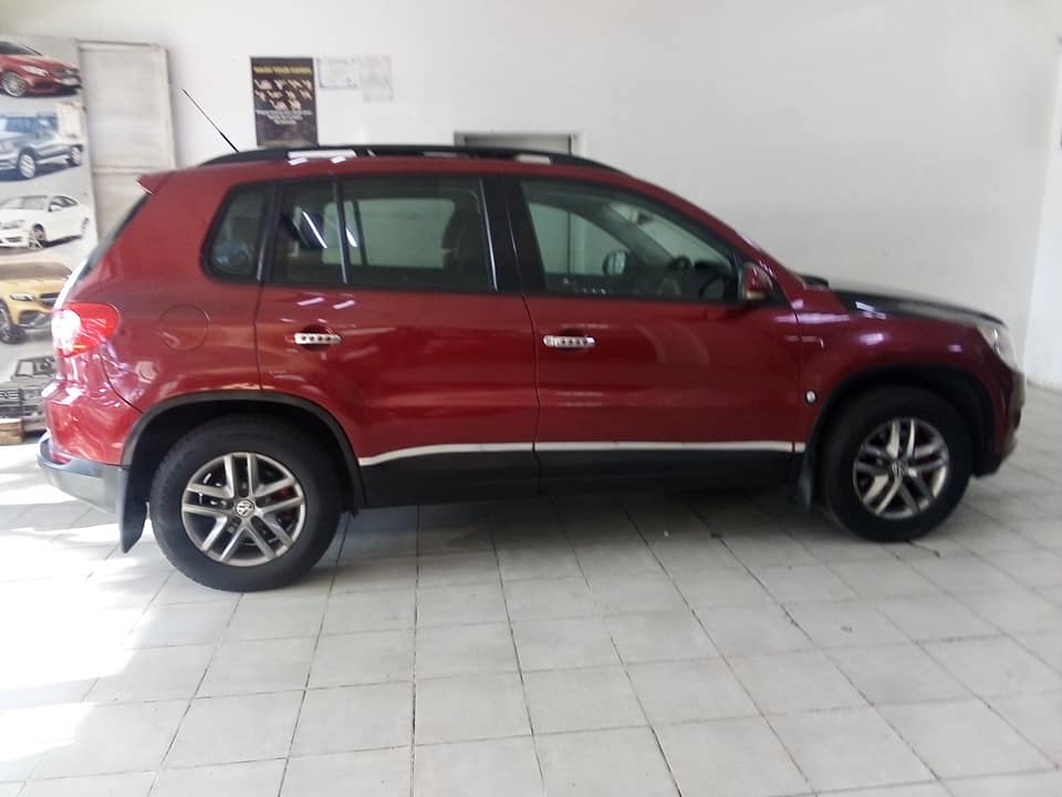 2009 VW TIGUAN 1.6TSi manual maroon color Sunroof Leather seat 95000km