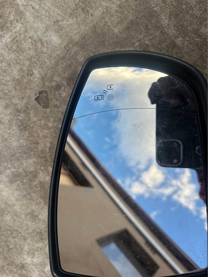 Ford kuga right side mirror with blind sensor - Private Seller Ford kuga right side mirror with blind sensor - Private Seller