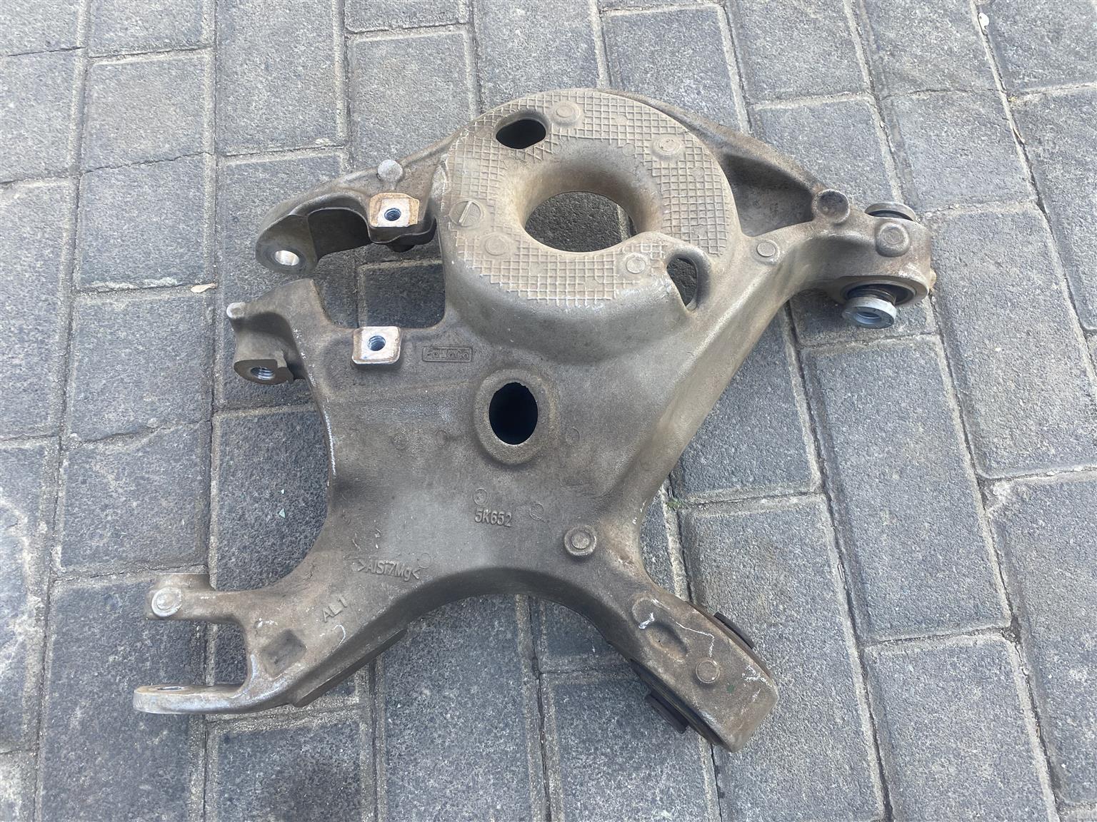 2023 FORD MUSTANG LEFT REAR CONTROL ARM FOR SALE. IN PRISTINE CONDITION