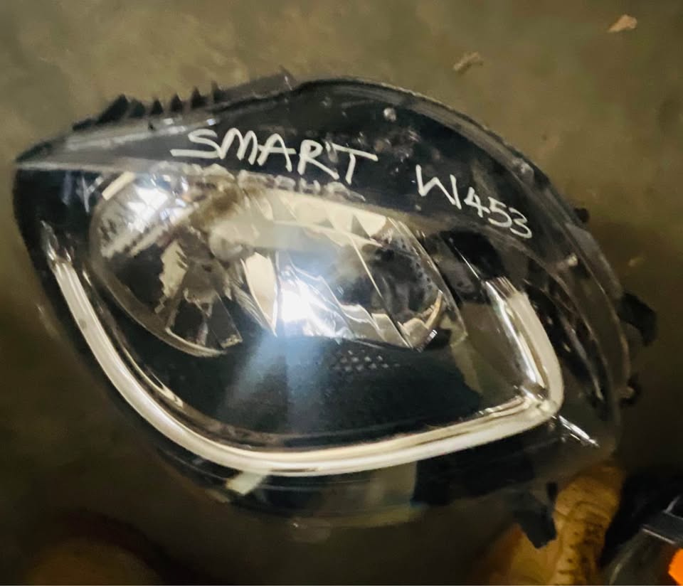 Smart FORFOUR A453 HATCHBACK headlight - Private Seller Smart FORFOUR A453 HATCHBACK headlight - Private Seller