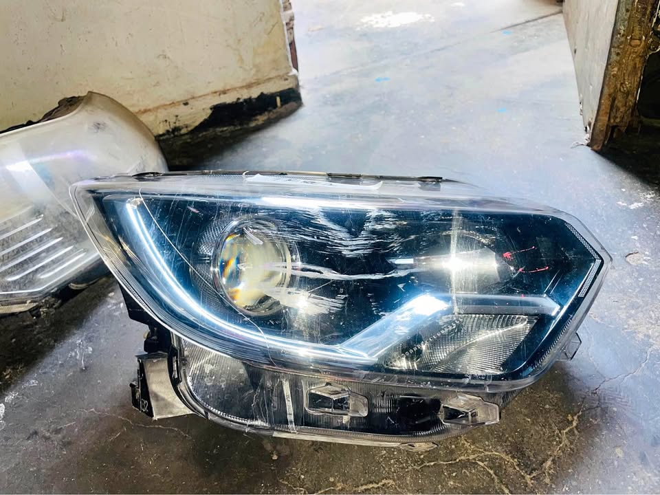 Renault Triber headlight - Private Seller Renault Triber headlight - Private Seller