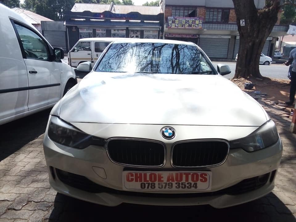 2013 BMW 320I AUTOMATIC  WHITE LEATHER INTERIOR   REVERSE SENSOR