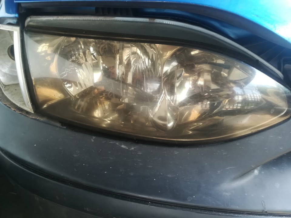 FIAT PALIO RIGHT FRONT HEADLIGHT - Private Seller FIAT PALIO RIGHT FRONT HEADLIGHT - Private Seller