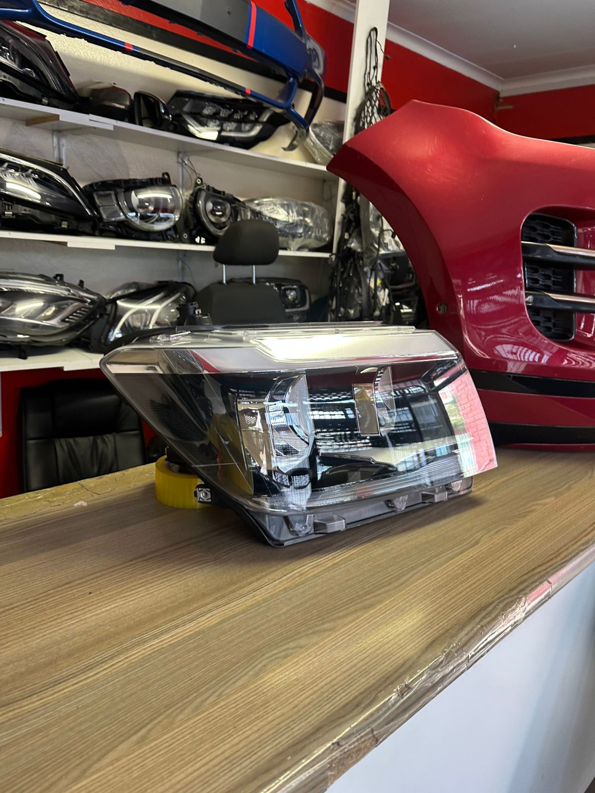 2020 VW CRAFTER HEADLIGHT RIGHTSIDE IN IMMACULATE CONDITION FOR SALE - Private Seller 2020 VW CRAFTER HEADLIGHT RIGHTSIDE IN IMMACULATE CONDITION FOR SALE - Private Seller