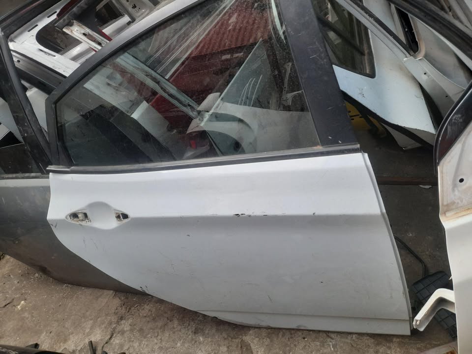 HYUNDAI ACCENT RIGHT BACK DOOR AVAILABLE - Private Seller