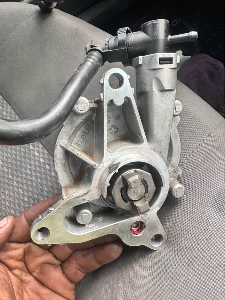 Renault and Mercedes Benz vito w447 diesel vacuum pump - Private Seller Renault and Mercedes Benz vito w447 diesel vacuum pump - Private Seller