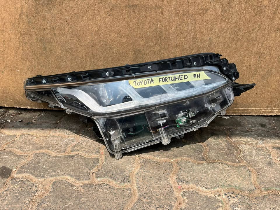 Toyota Fortuner Headlight LED - Private Seller Toyota Fortuner Headlight LED - Private Seller