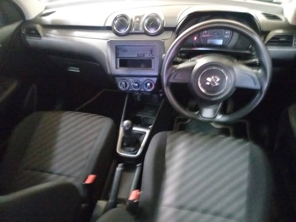Suzuki swift 1.2 manual hatchback  2024 10000km Silver